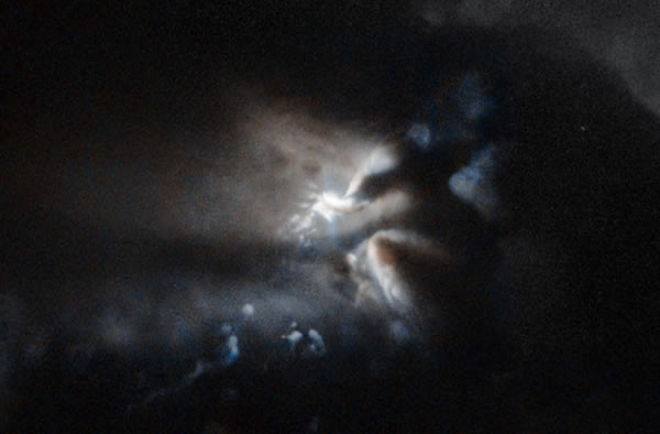 Hubble captures the light from a star being born inside the dark cloud LDN 43 --