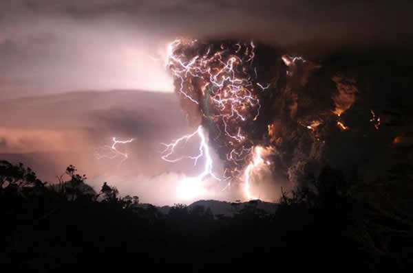 火山闪电