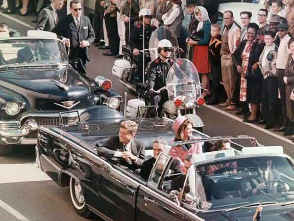 美国前总统肯尼迪遇刺时所乘汽车坐垫皮革将拍卖 沾有肯尼迪血迹